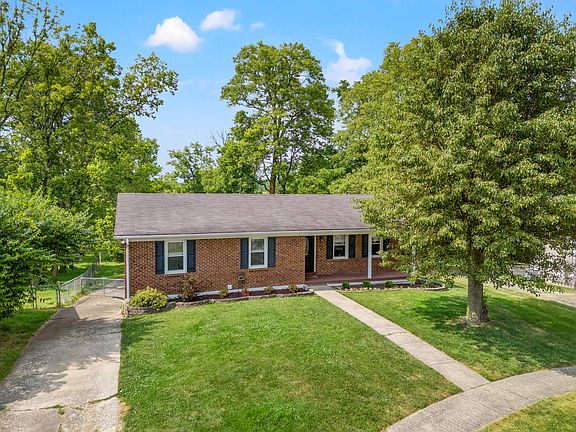 3rd image of 1353 Canonero Dr
