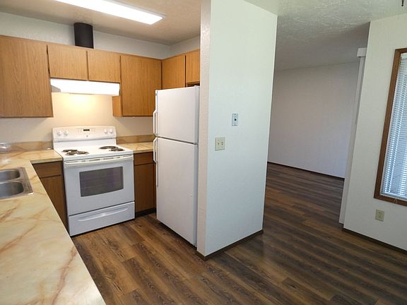 5th image of 138 W 6th St #2