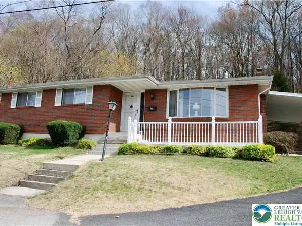 54 W Water St, Lansford, PA 18232