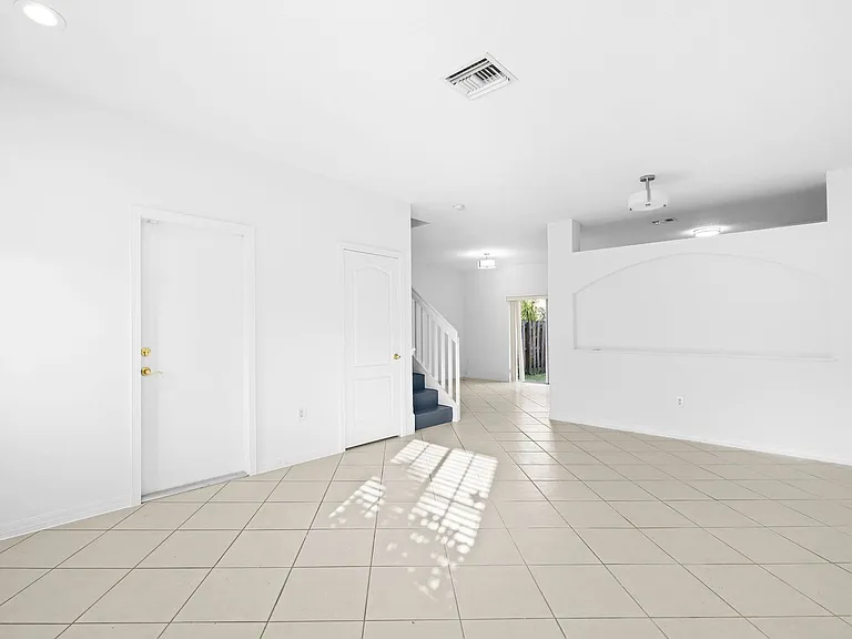 14261 SW 126th Pl — Photo 5