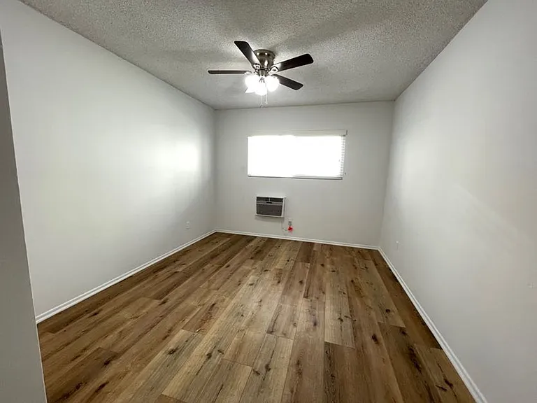 21736 Roscoe Blvd — Photo 29