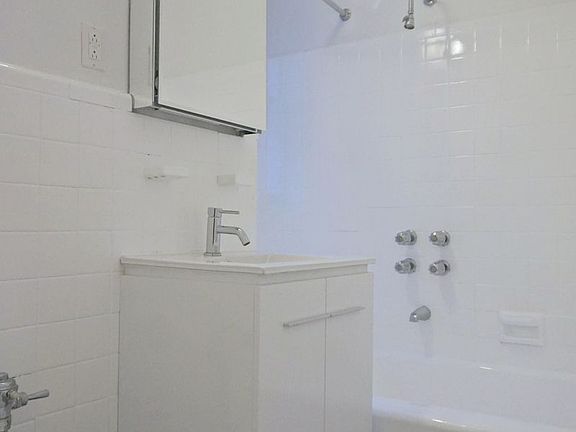 5th image of 925 W End Ave APT 5H