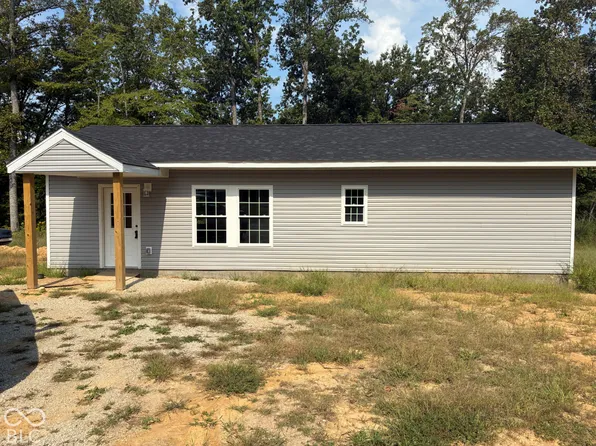 1277 N Lawrence Hollow Dr, Bloomfield, IN 47424