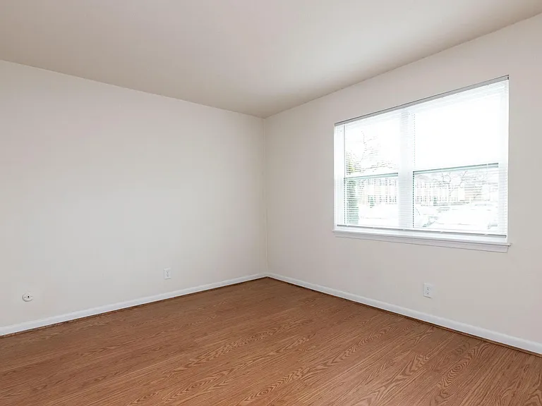 Driftwood Apartments — Photo 9