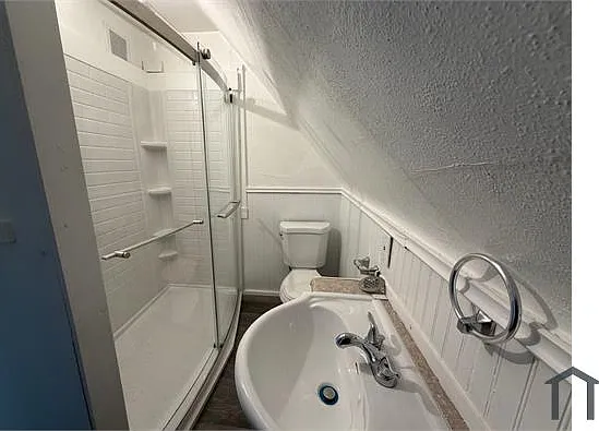 746 Spencer St — Photo 15