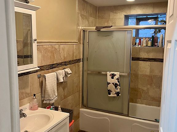 5th image of 629 W Stratford Pl #1