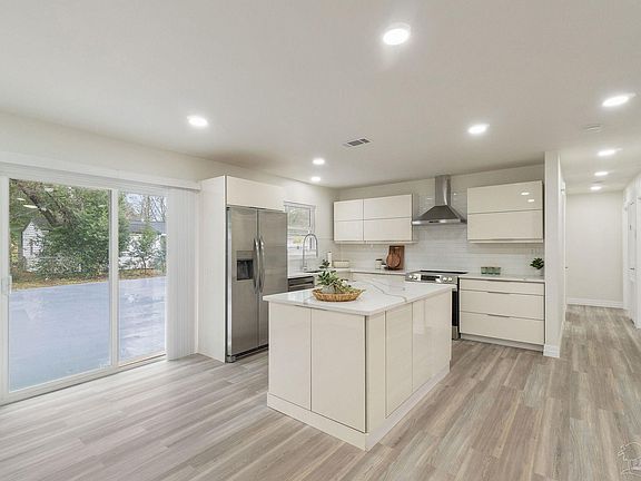 5th image of 4591 Monpellier Dr