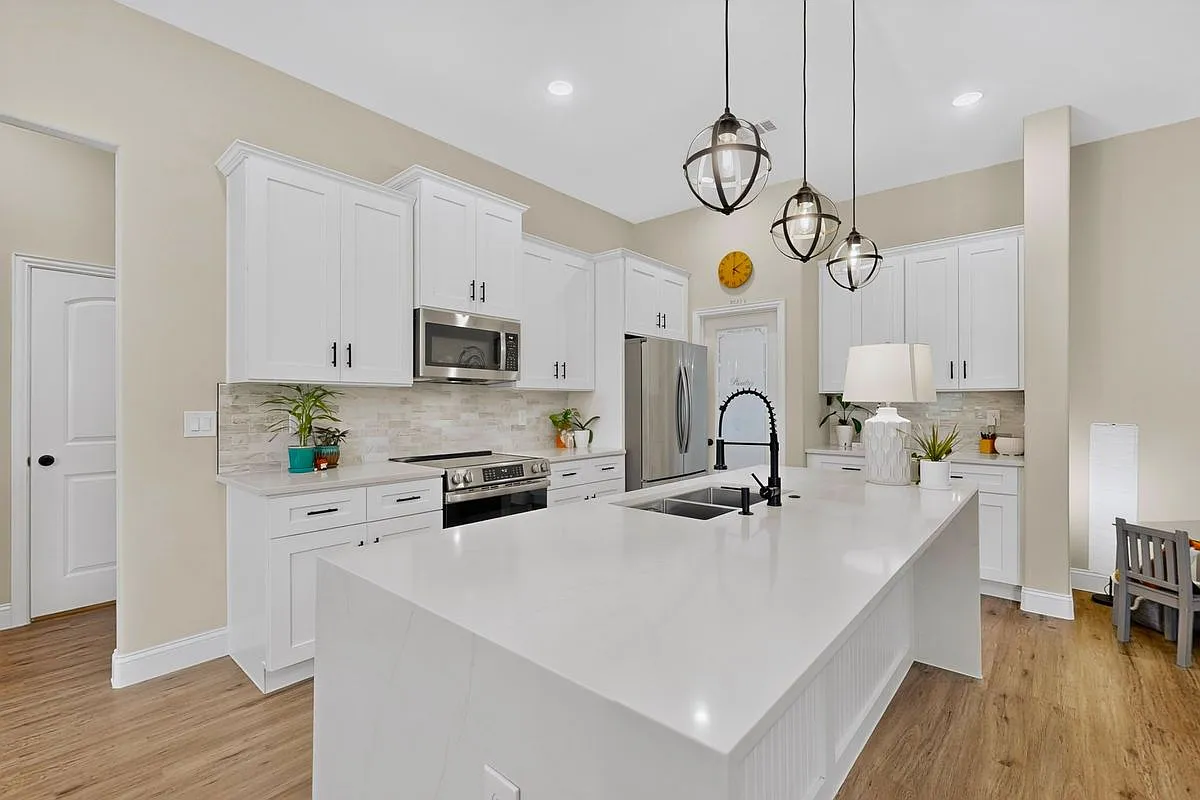 3 bed, 2.5 bath, 2027 sqft, $3,300 — Photo 1