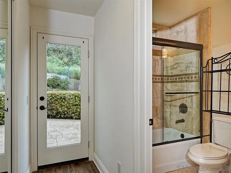 1820 Malden St — Photo 24