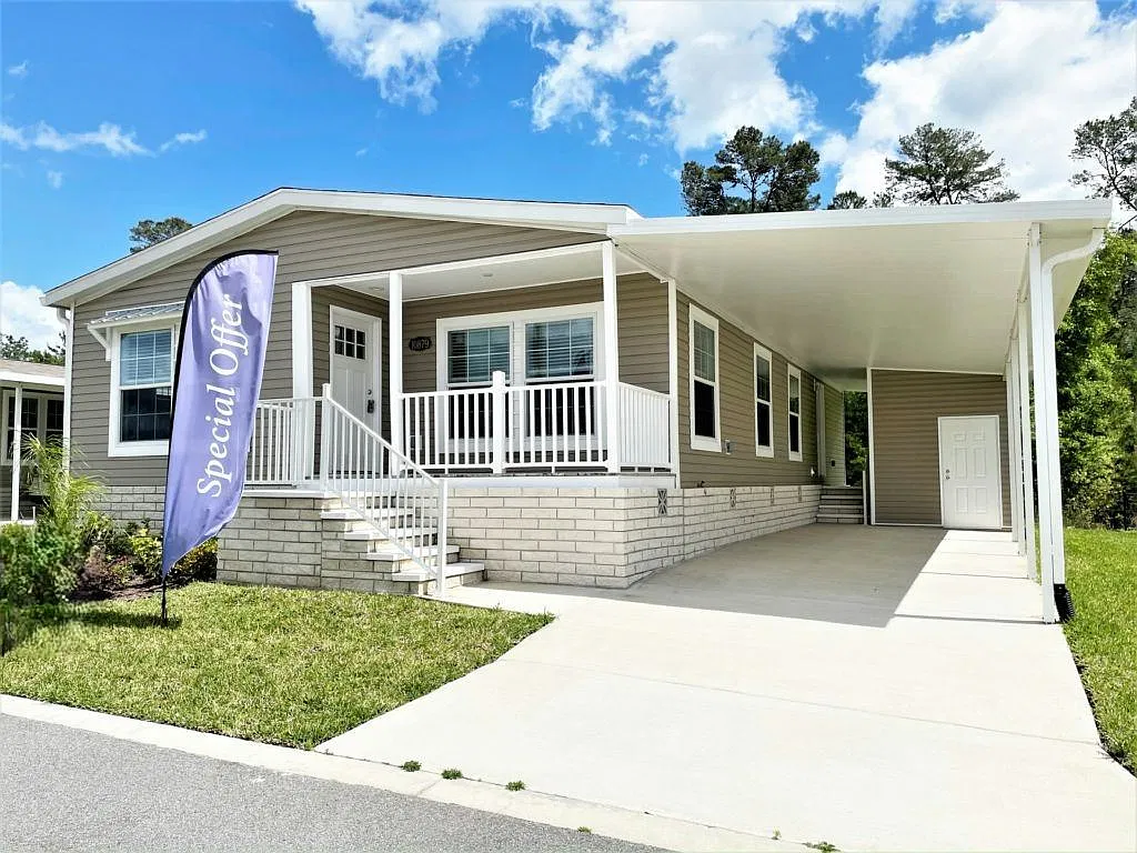 3 bed, 2.0 bath, 1372 sqft, $1,399 — Photo 1