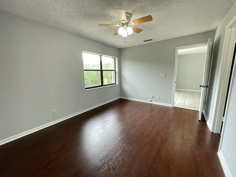 16344 Country Lake Cir — Photo 32