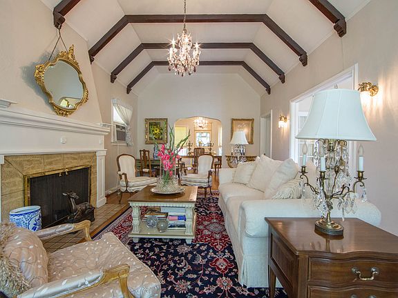 5th image of 207 Parklane Dr