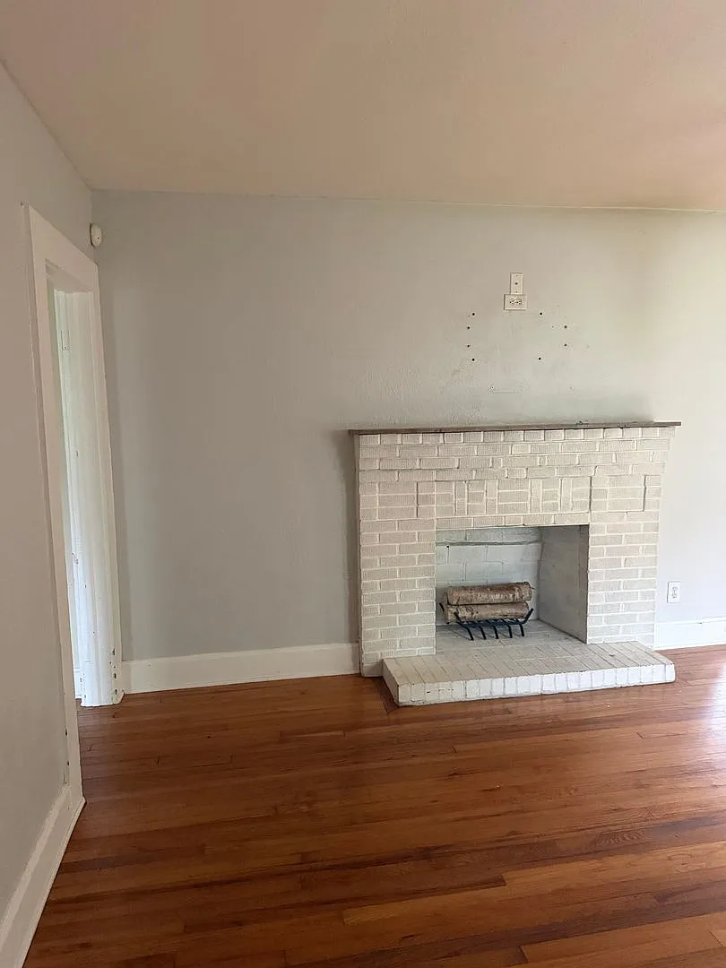 Beautiful 3 bedroom home with large backyard — Photo 3