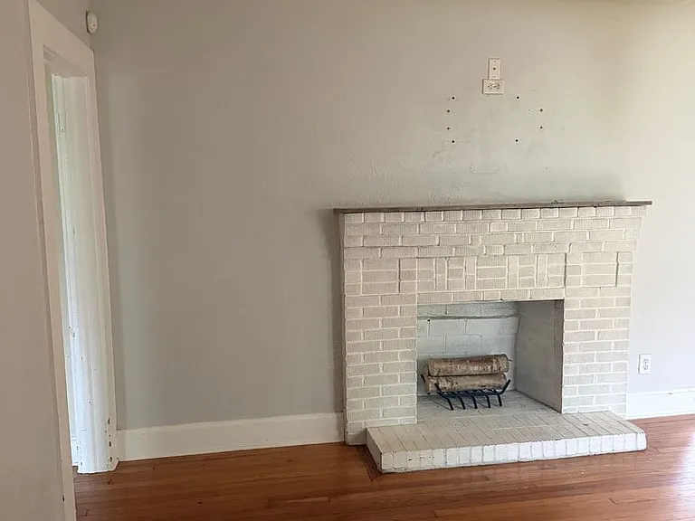 105 Glenview Dr — Photo 3