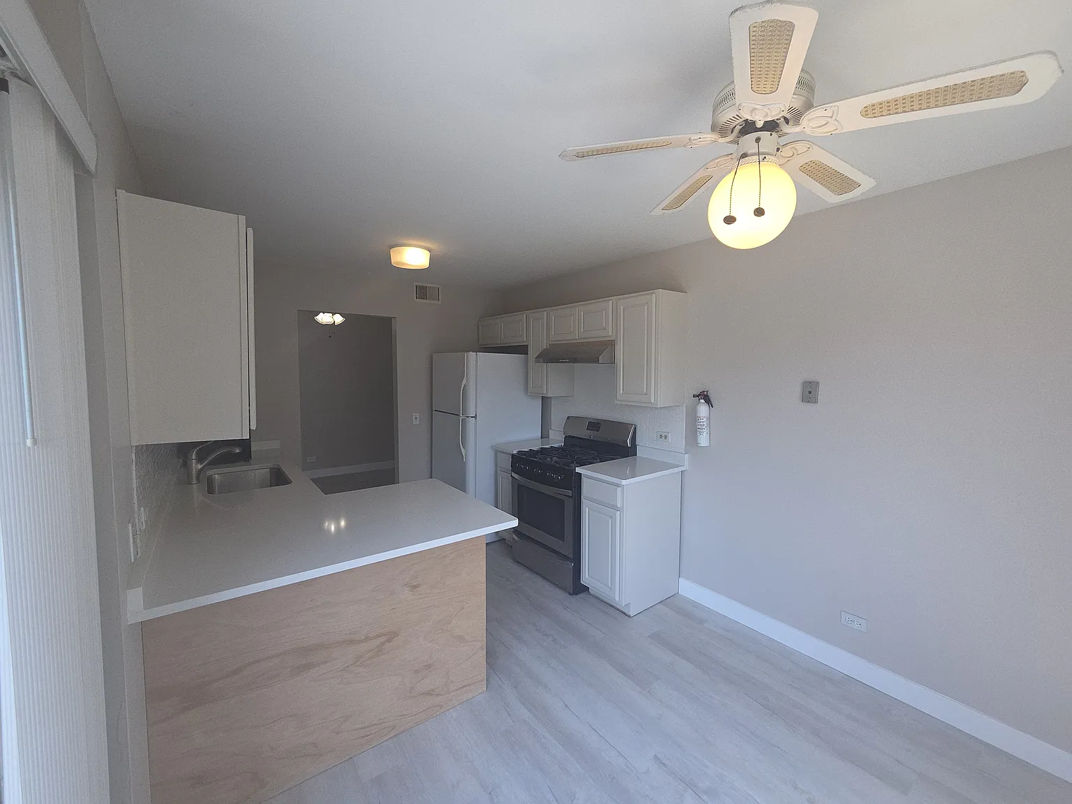 2 bed, 2.0 bath, 1200 sqft, $2,400 — Photo 4