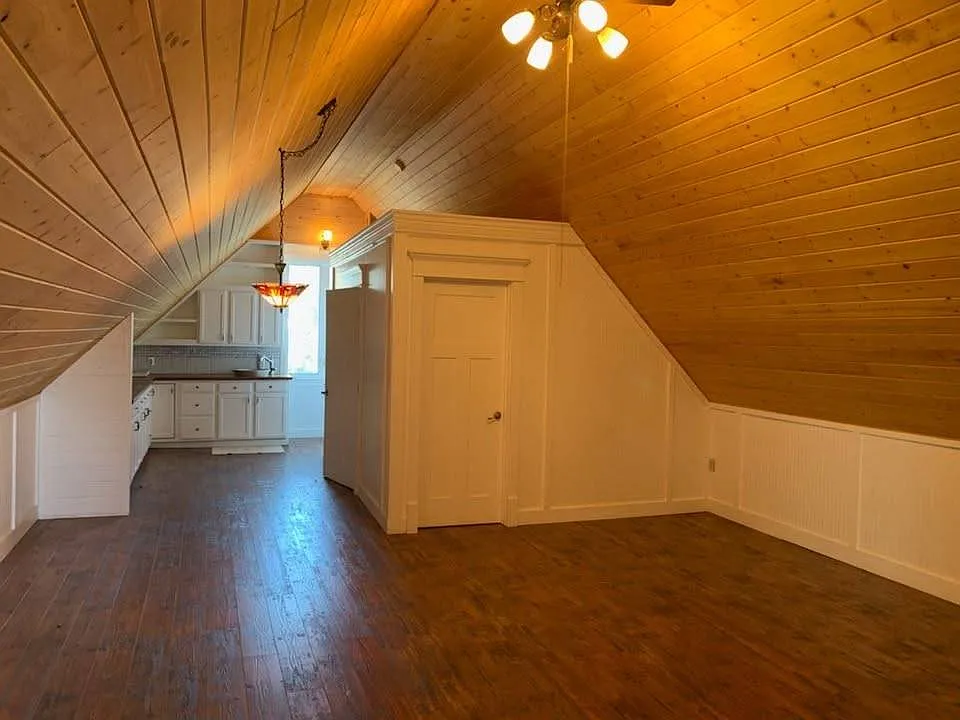Butcher Block Blvd, Sisters — Photo 1