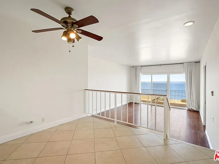 18103 Coastline Dr #8 — Photo 3
