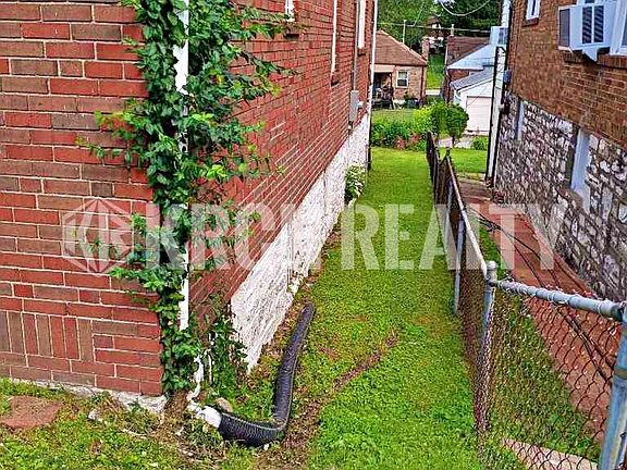 3rd image of 5598 Floy Ave