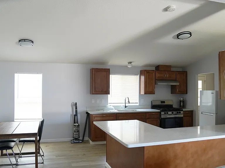 9425 Cherry St — Photo 9