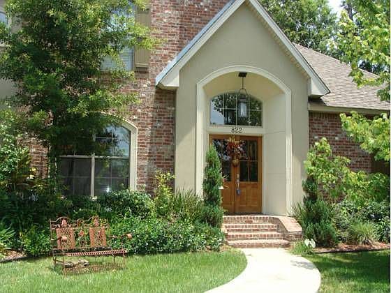 1st image of 822 River Oaks Dr