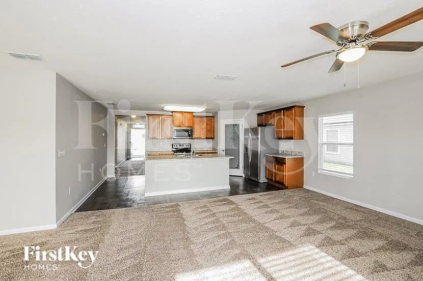 4 bed, 2.0 bath, 1860 sqft, $2,750 — Photo 4
