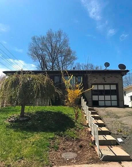 56 Debra Pl photo 1