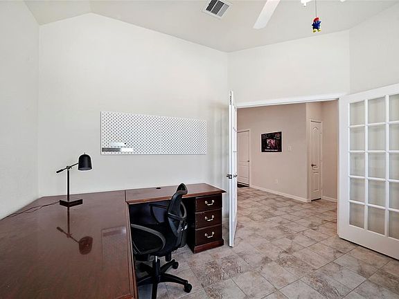 4th image of 624 Orchid Hill Dr E