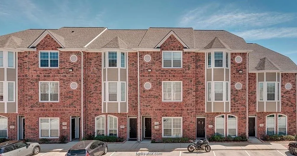 3 bed, 1224 sqft, $2,000 — Photo 1