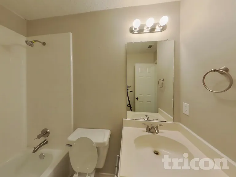 513 Valley View Dr — Photo 13