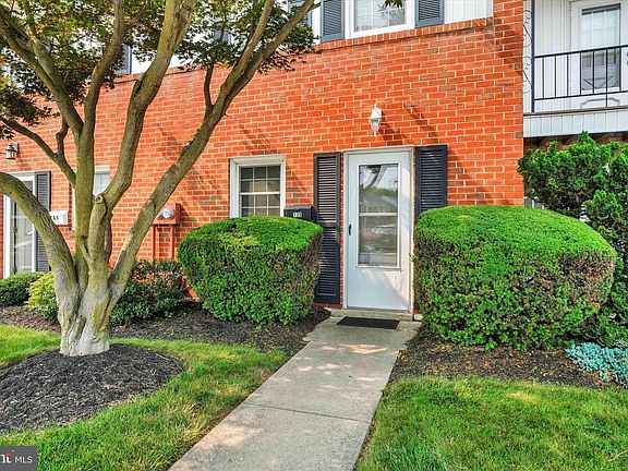 2nd image of 739 Hardwick Pl