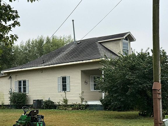 2nd image of 604 Maple St