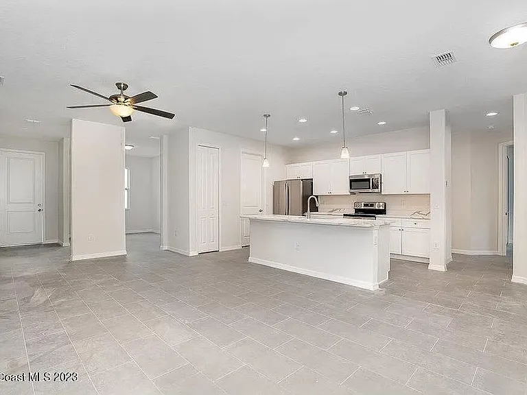 130 Norgrove St SE — Photo 4
