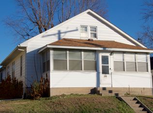 632 N 11th St, Murphysboro, IL 62966