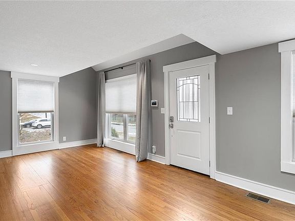 3rd image of 5931 Knox Ave