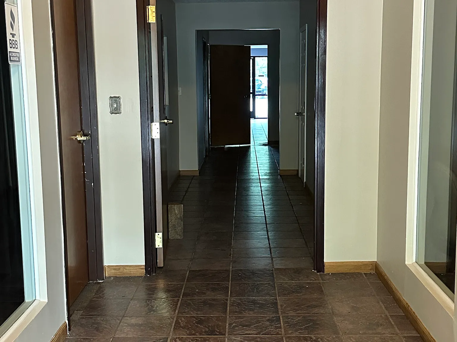 Commercial office building — Photo 3