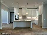 2nd image of 250 Kingswood Pl