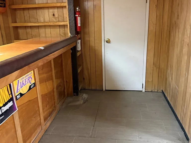 1133 S Van Ness Ave — Photo 28