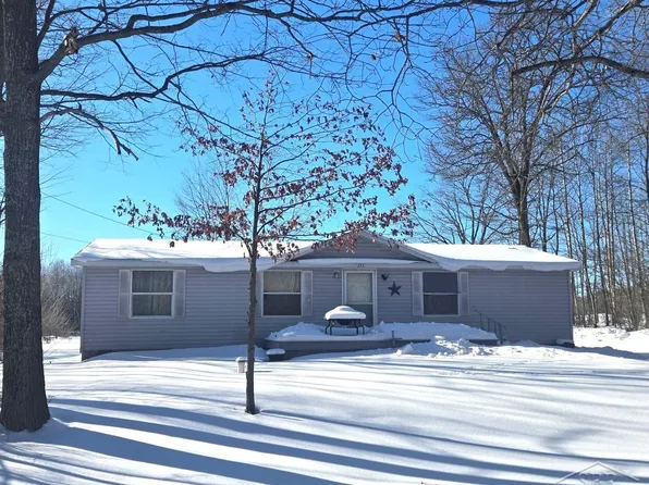 151 Home Acres Dr, Houghton Lake, MI 48629
