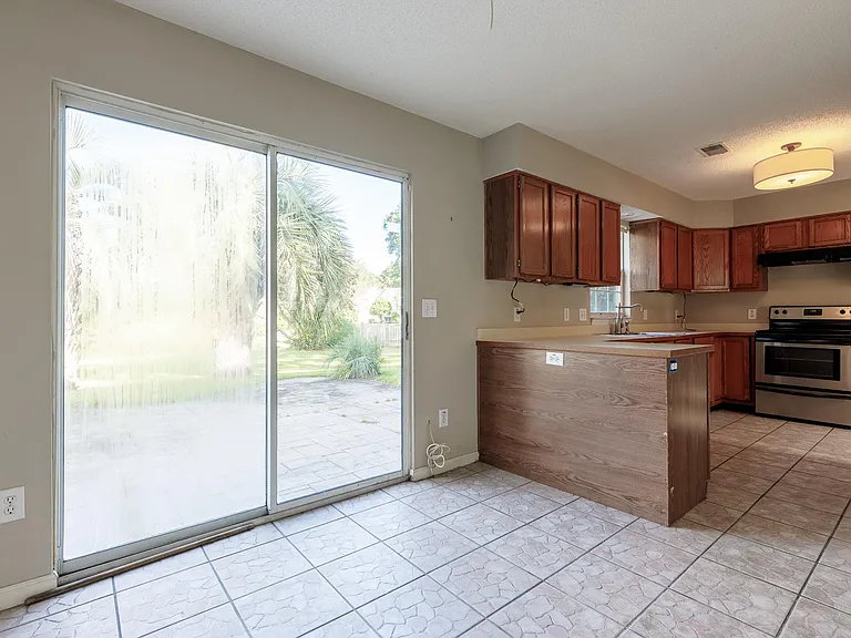 386 Jardinere Walk — Photo 2