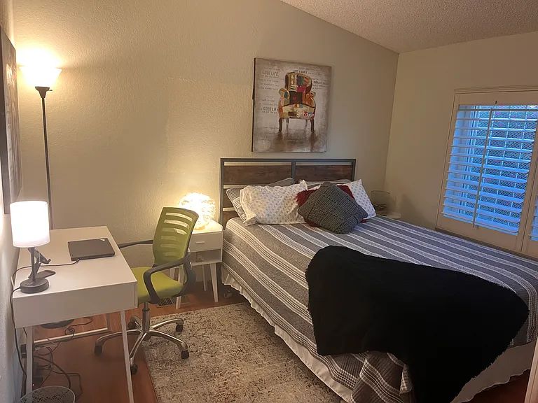Elizabeth Dr — Photo 14