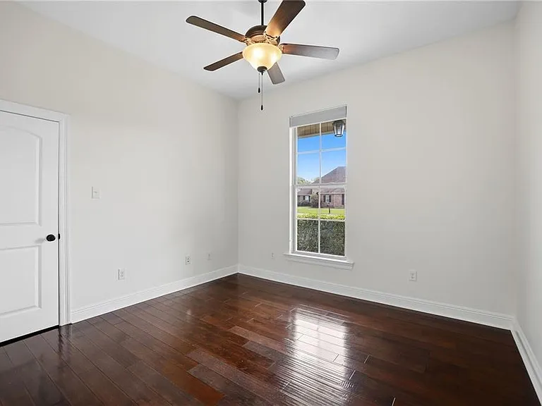 8929 Greenleaves Dr — Photo 15