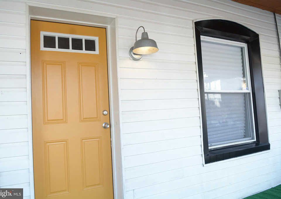 1st image of 6137 N Beechwood St