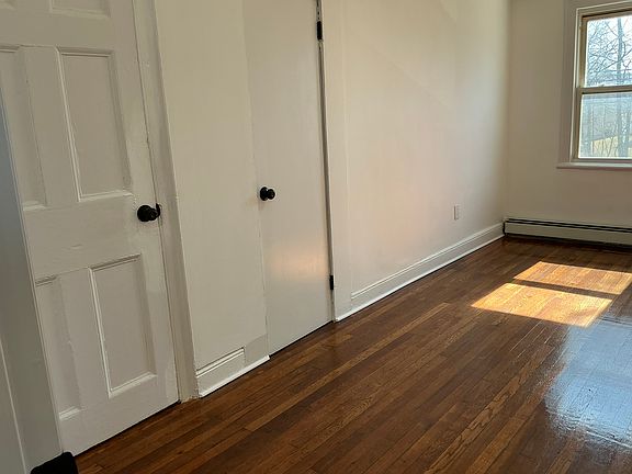 4th image of 324 E Hazelwood Ave #2L