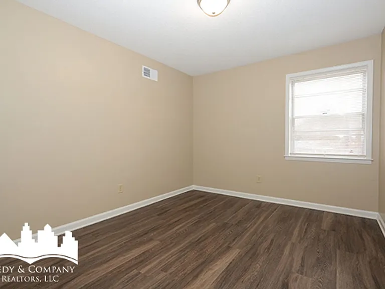 3782 Wychemere Dr — Photo 12
