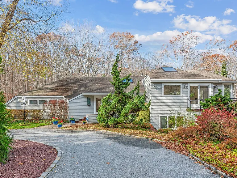 15 Eastwood Ct — Photo 1