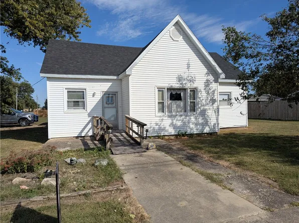 307 N Oakland Rd, Ashmore, IL 61912