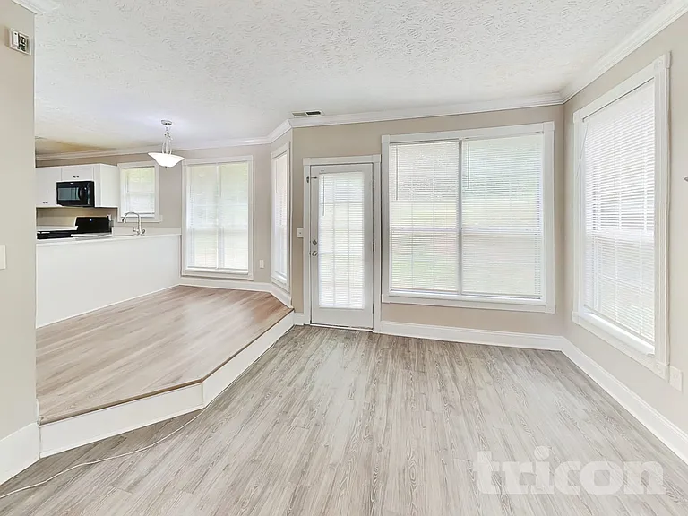 3520 Willow Tree Cir — Photo 4