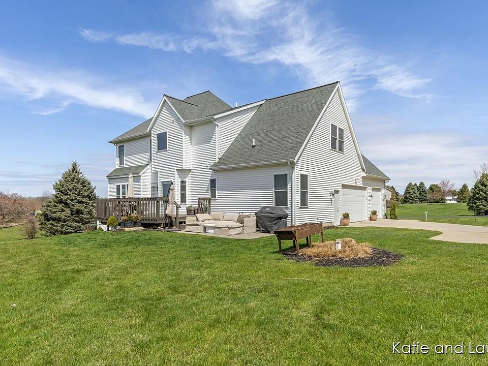 2nd image of 7152 Russet Vista Dr NE