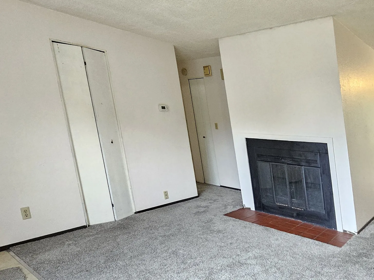 2 bed, 1200 sqft, $1,750 — Photo 2