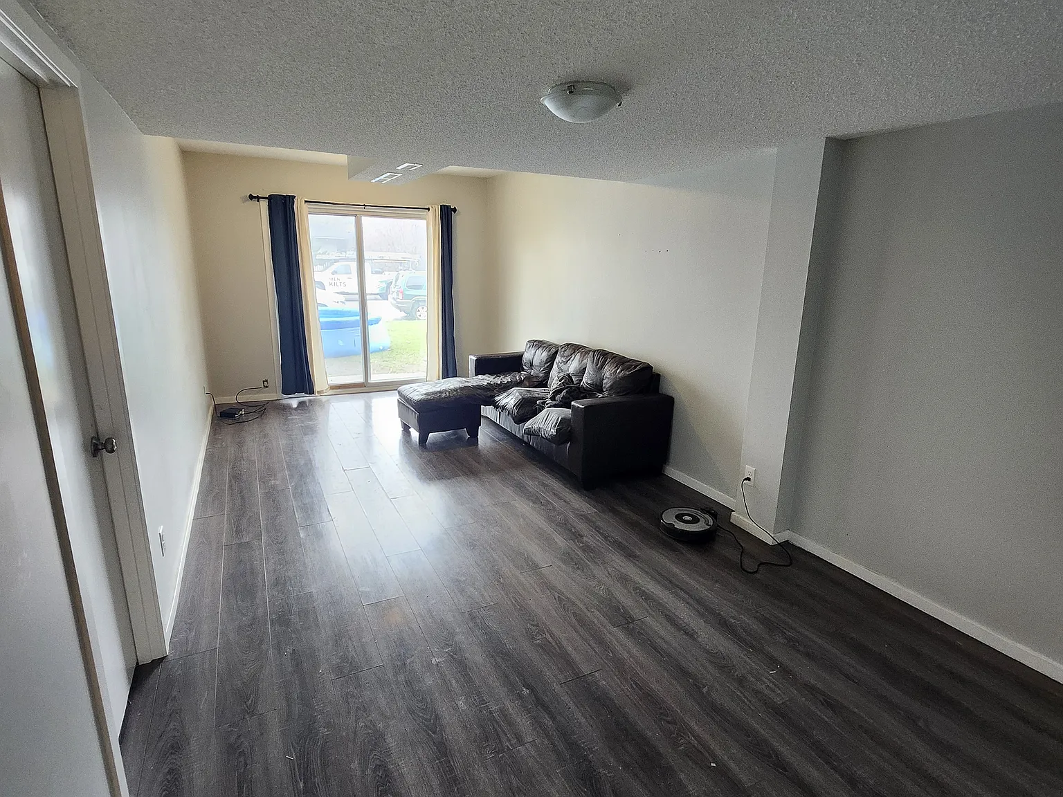1317 37 Street SE — Photo 2